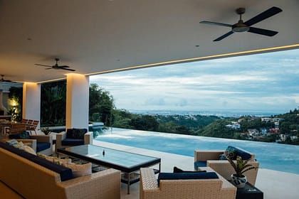 Pool View Luxury Villa in Busay